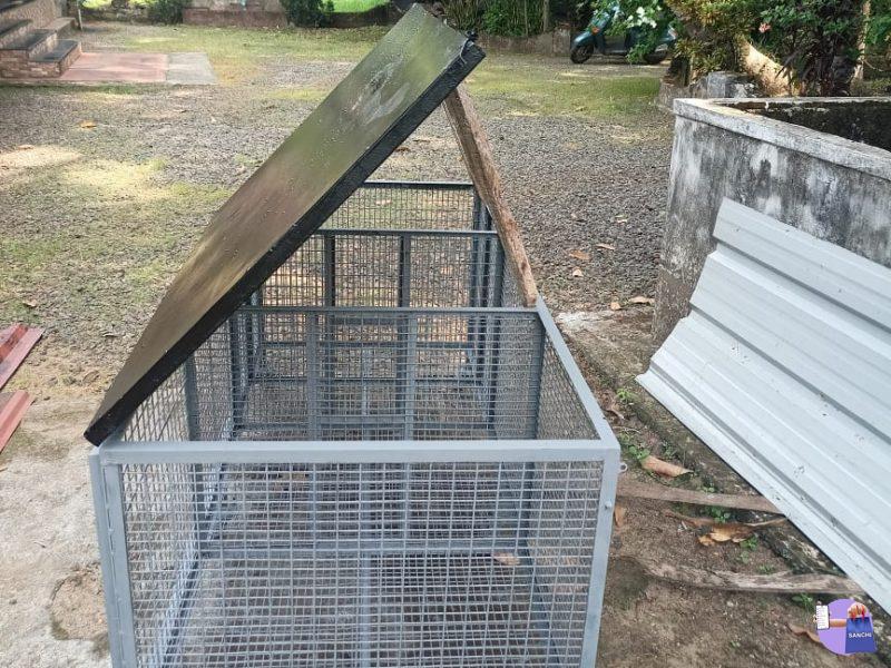 Cage suitable for rabbit or hens