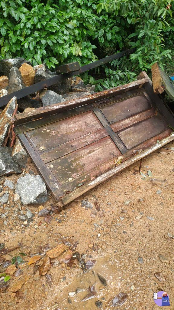 4 ജനൽ 10 കട്ടിള 1 അലമാര