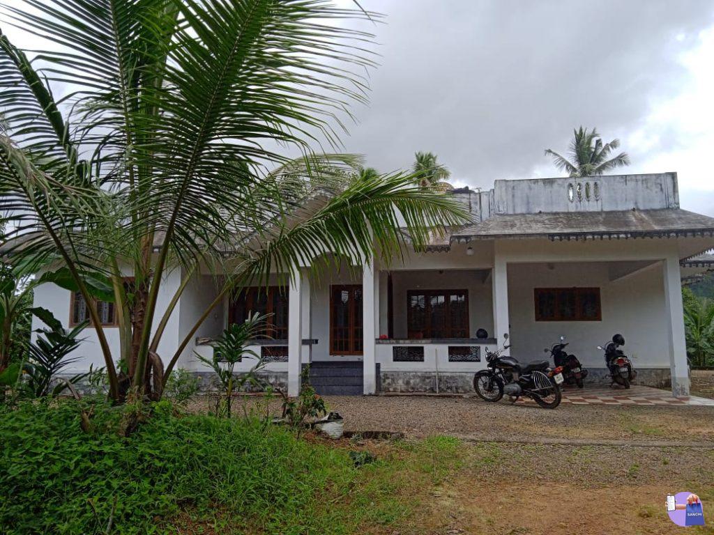 വീടും 90 സെന്റ് സ്ഥലവും വില്പനക്ക്@ഇലഞ്ഞി