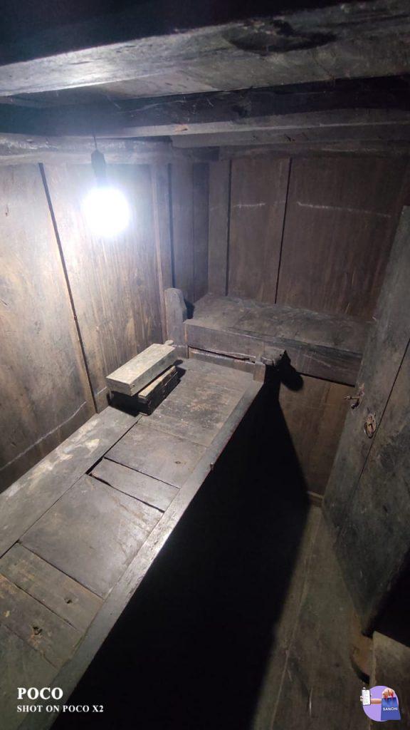 തടിയിൽ തീർത്ത, അറയും പത്താഴവും വിൽപനക്ക്. (above 200 Year Old )