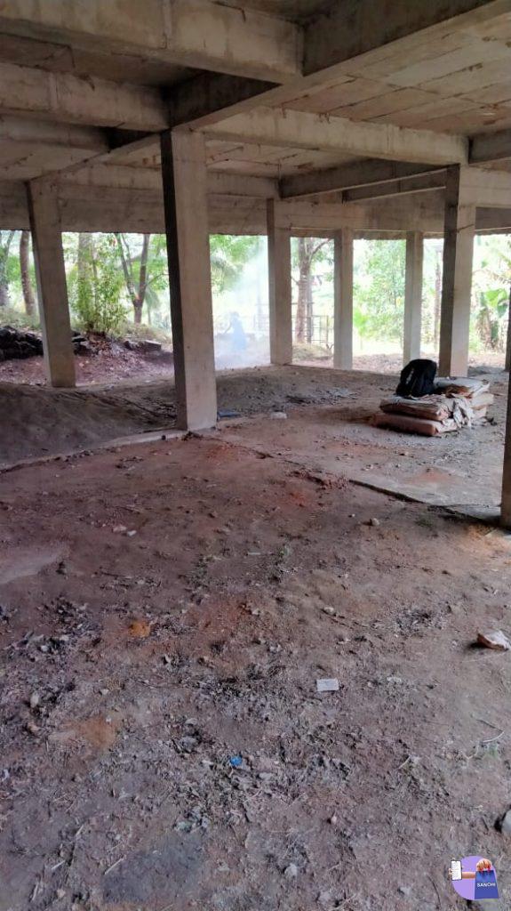 10.5 സെന്റിൽ നിർമ്മാണത്തിലിരിക്കുന്ന മൂന്നുനില കെട്ടിടം.