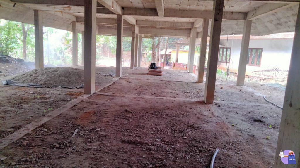 10.5 സെന്റിൽ നിർമ്മാണത്തിലിരിക്കുന്ന മൂന്നുനില കെട്ടിടം.