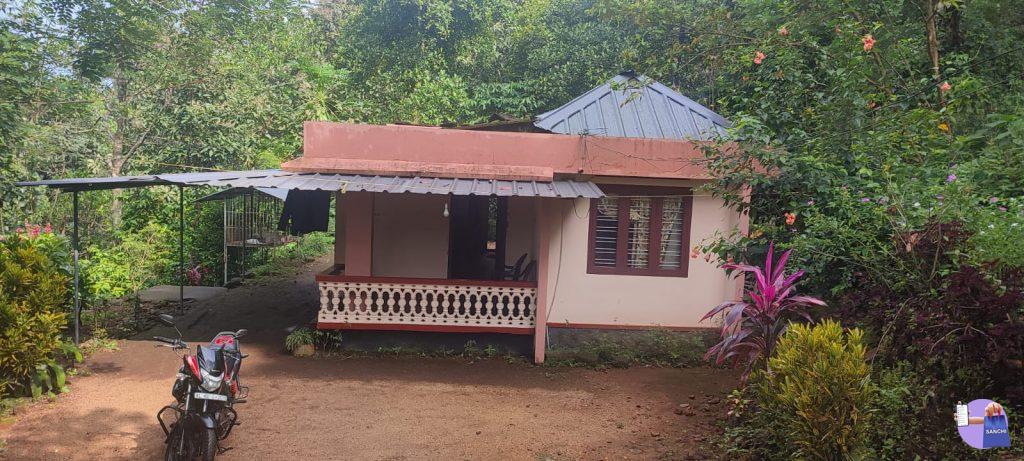 പറാതനതു 58 സെന്റ് സ്ഥലവും വീടും വിൽപനക്ക്