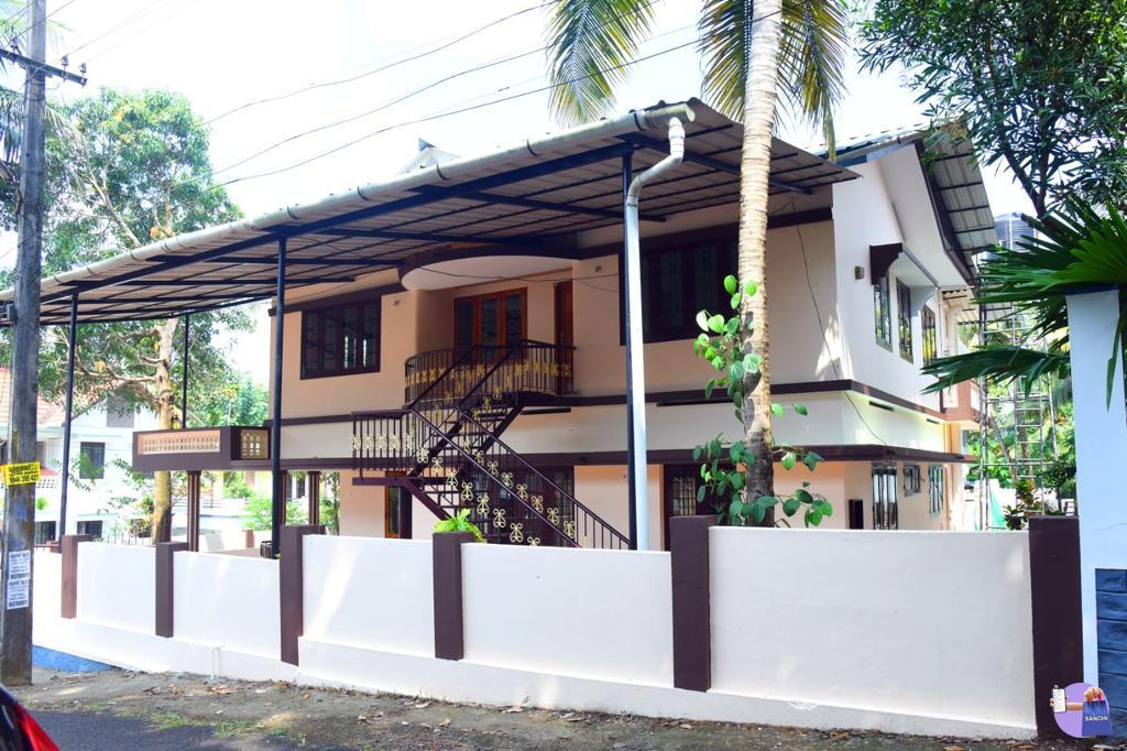 അമലഗിരിയിൽ 2500 sq.ft ഇരു നില വീടും 10 cent സ്ഥലവും വില്പനയ്ക്ക്.